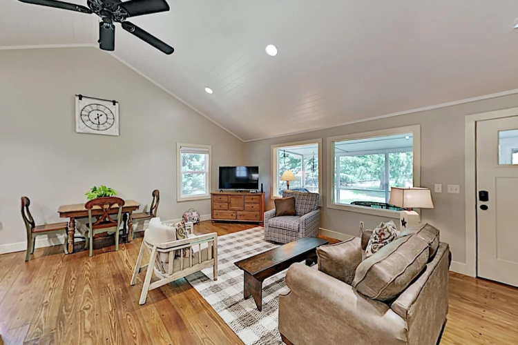 Charming Getaway W/ Luxe Interior & Screened Patio 2 Bedroom Cottage