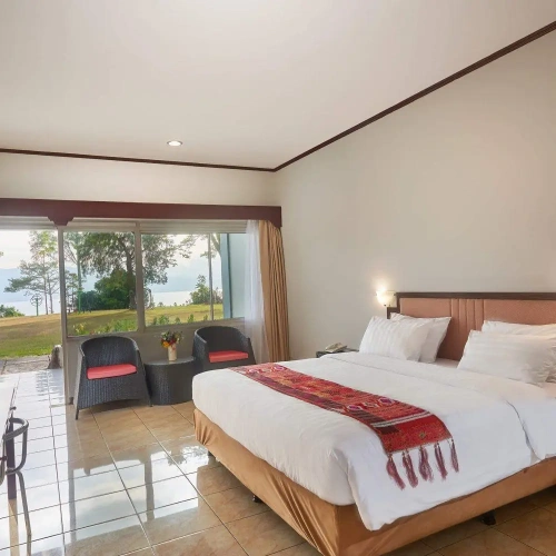 Superior room with lake view