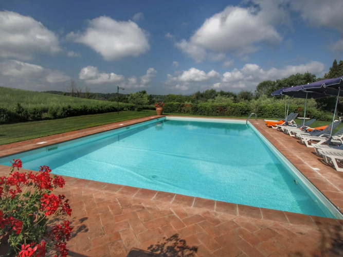 Farmhouse in Proceno With Pool and Hill Views