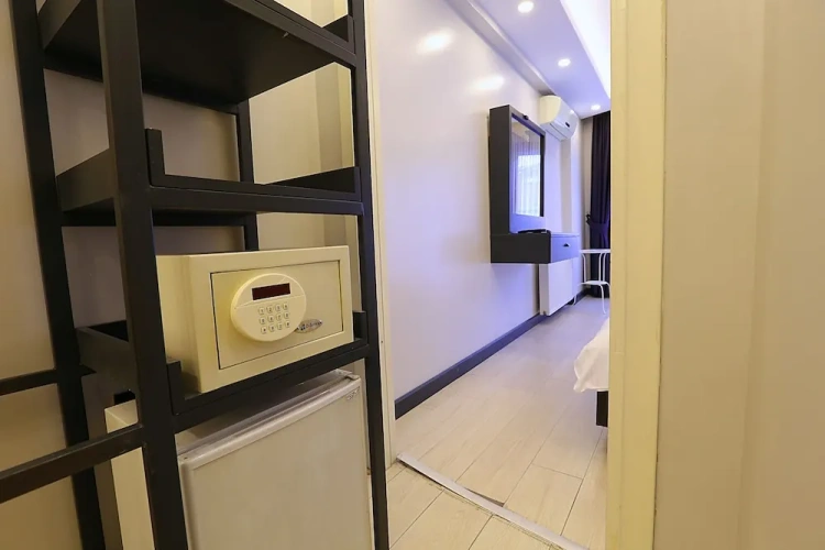 Deluxe Double room with balcony and with partial sea view