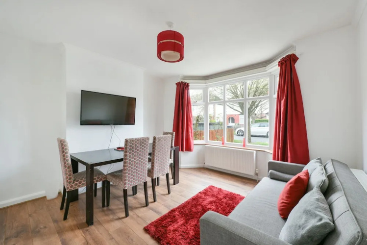Dirac Lodge 4-bedroom House