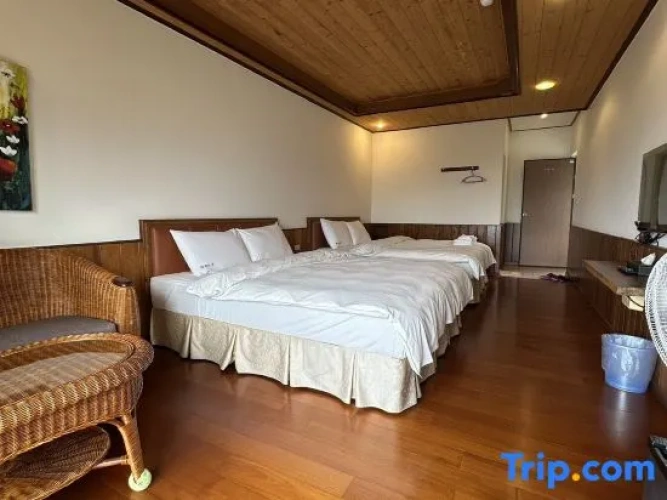 Standard Quadruple room with lake view