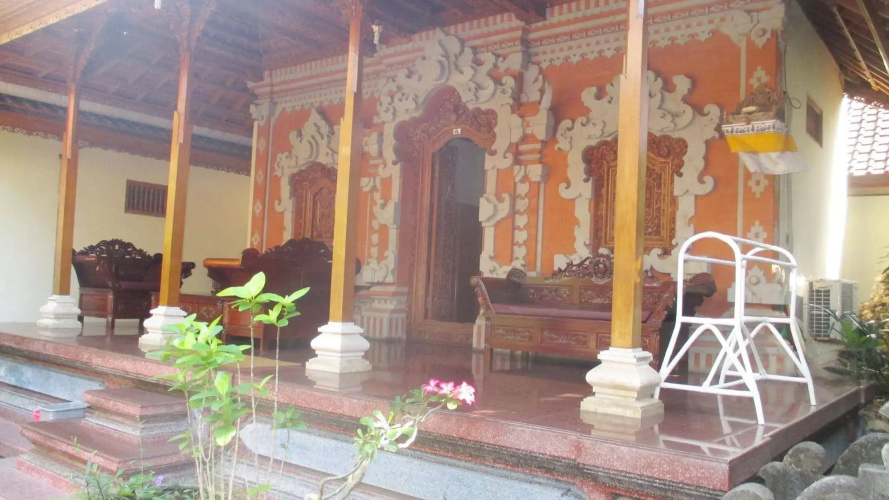 Adus Beach Inn