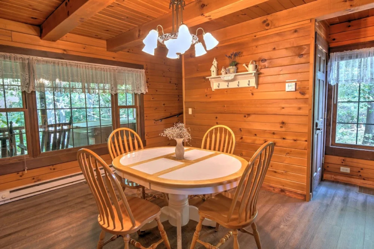 Cricket Hill Lodge & Cabins