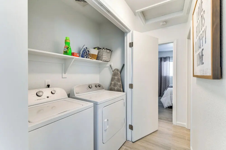 Modern Gilbert Getaway w/ Yard ~ 5 Mi to Downtown!