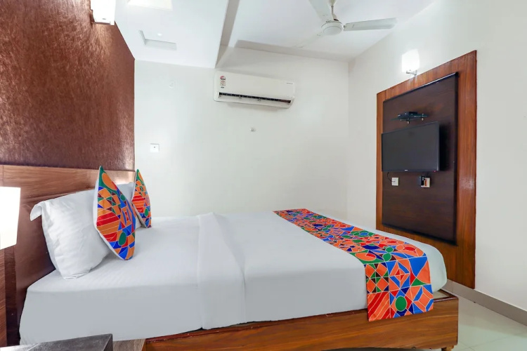 Fabhotel Nera Regency