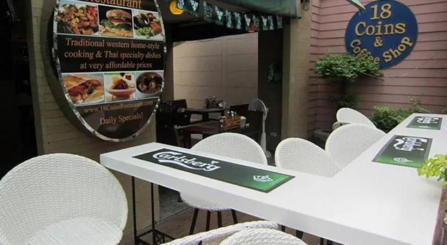 18 Coins Cafe & Hostel