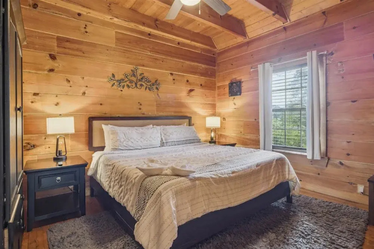 River View Dog Friendly Game Room w Hot Tub