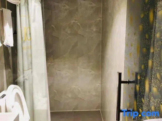 Jinhao Hotel (Shanghai Hongqiao Airport Hangzhong Road Subway Station)