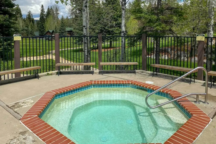 Sled Hill & Hot Tub Access: Mccall Family Cabin!
