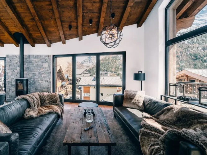 Luxury Penthouse room with mountain view