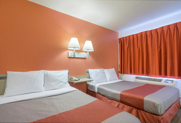 Motel 6-Topeka, KS - Northwest
