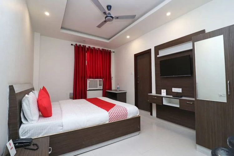 Oyo 18848 Paradise Inn