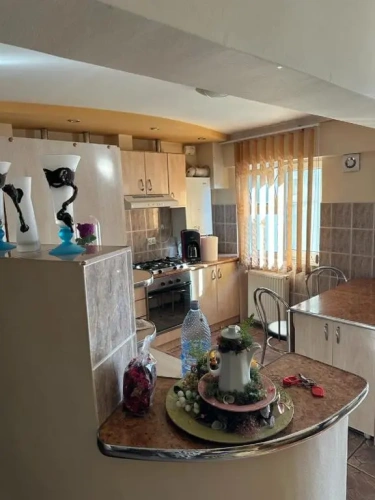 3 Bedrooms Apartment