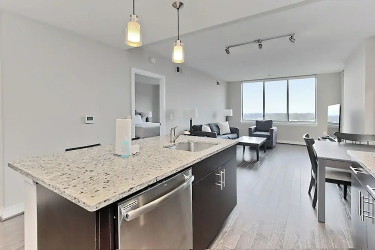 Modern getaway in Reston 2 bedroom