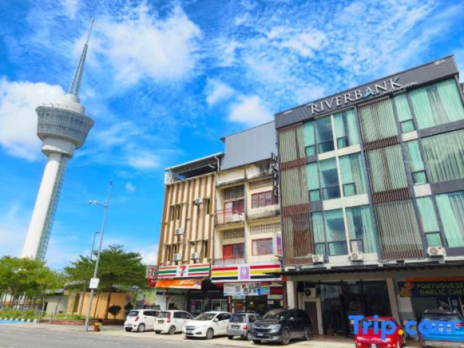 Riverbank Hotel by MRVJ BUSINESS