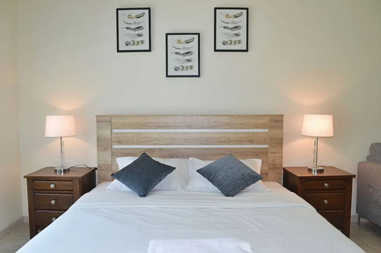 NMR - New Spacious Studio flat