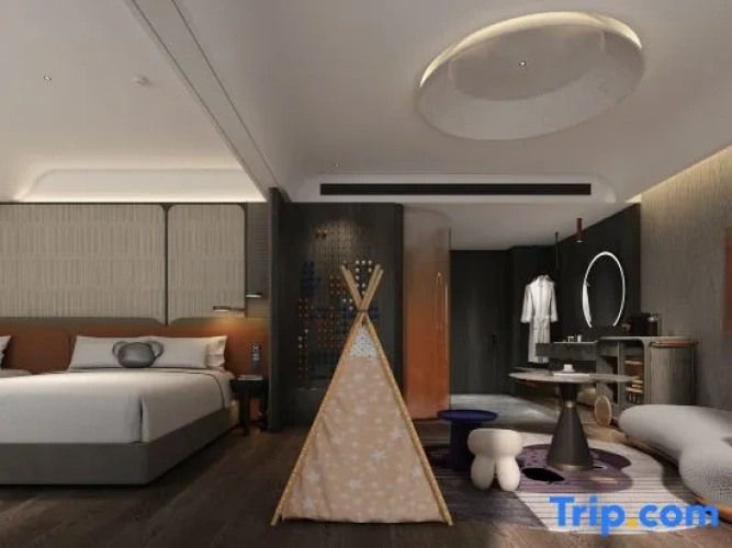 Deluxe Family Suite with city view