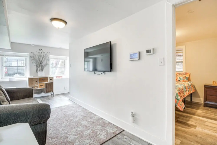 Dog-friendly Apt w/ Yard: 10 Mi to Downtown