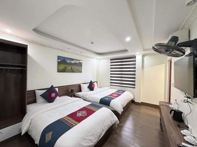 Deluxe Triple room with city view