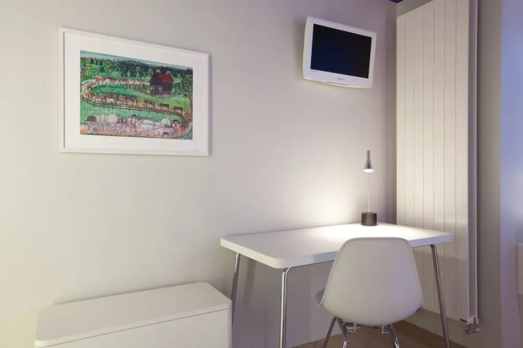 Standard Twin room with courtyard view