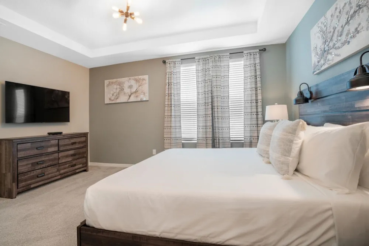1804 Tropical Palms Circle