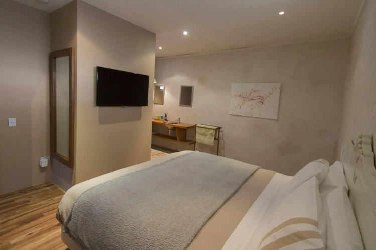 Woodstock Suite