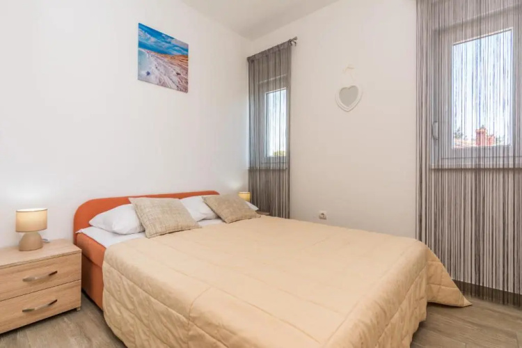 Pasko 2 modern furnished ap for 7