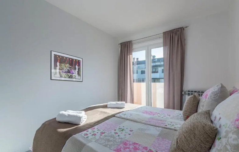 Apartment Bella with Balcony