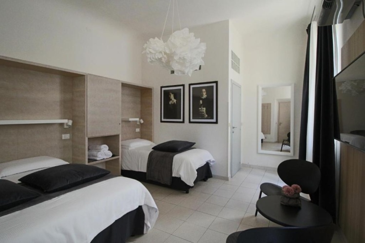 Standard Triple room