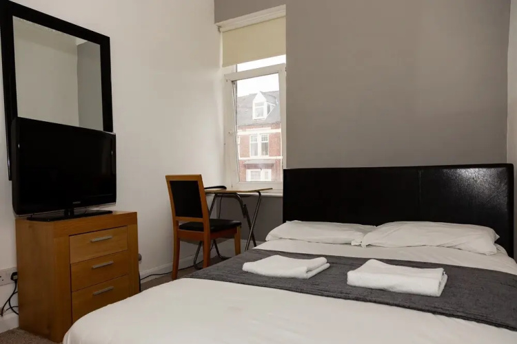 Alexander Apartments Rooms 2