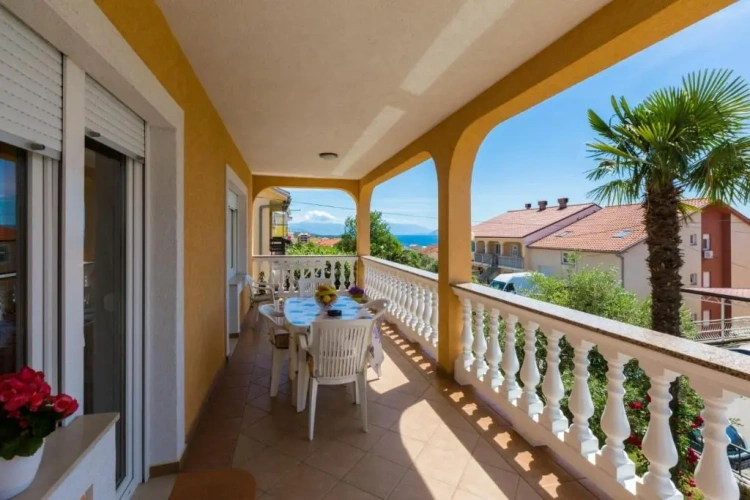 Apartment with balcony