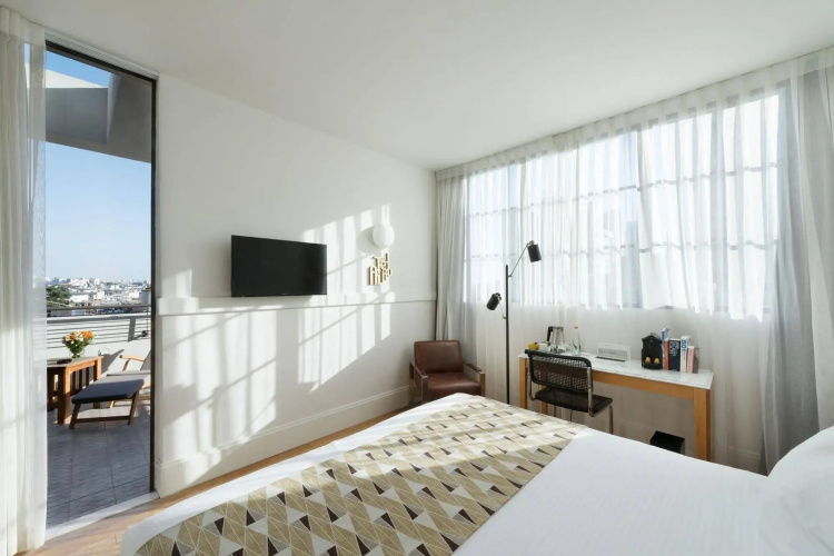 Lily & Bloom Hotel