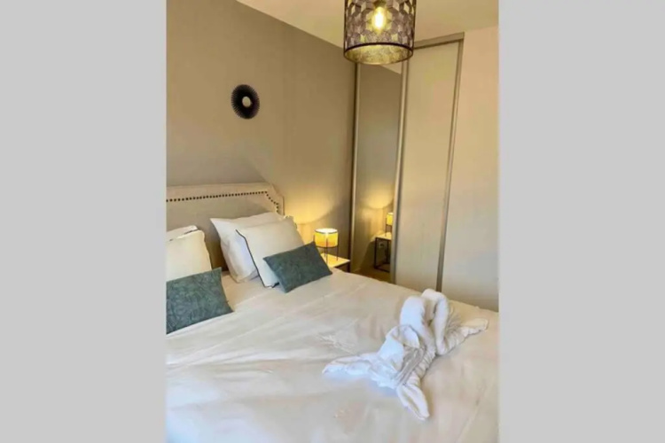 Le Continental Beau T2 plein centre + parking