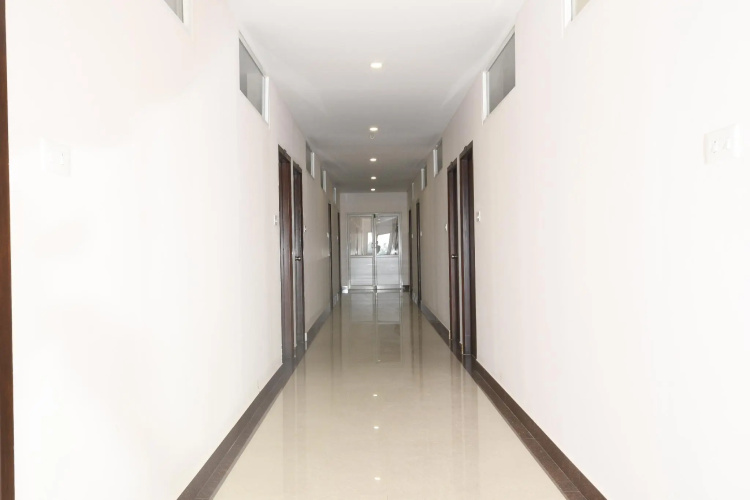 OYO 24285 Royal Plaza