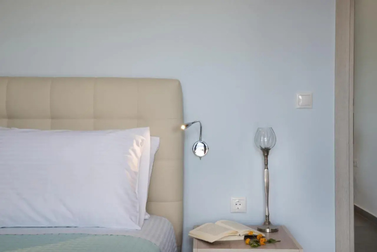 Niovi Seaside Suites