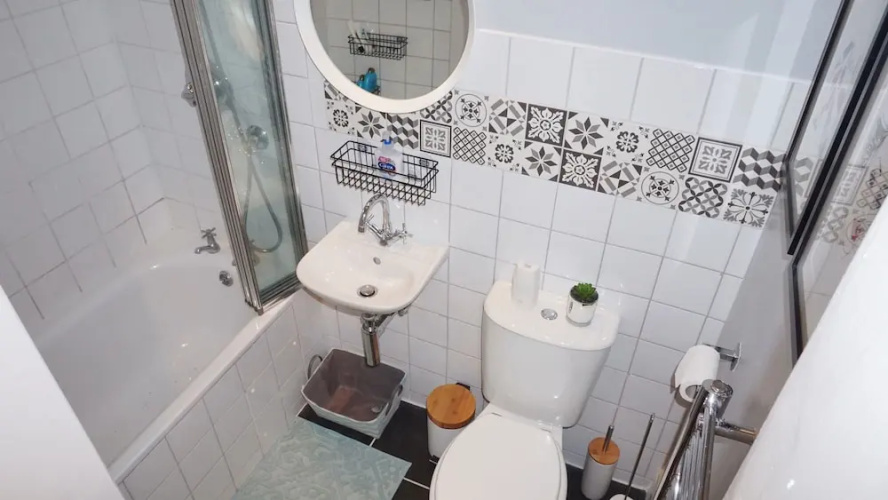 2 Bedroom Flat in Edinburgh With Free Parking