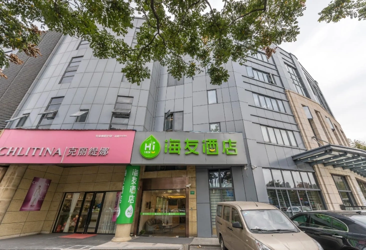 Standard Double room with street view