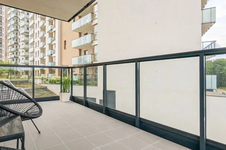 Starowiejska With Parking by Renters