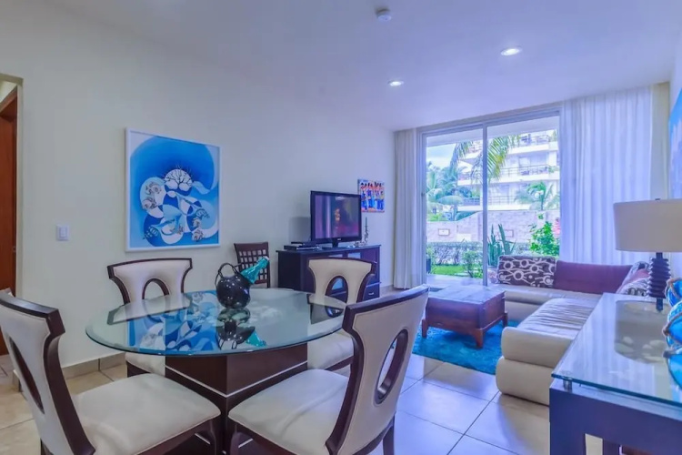 Beautiful Ground Floor Two Bedroom Suite at Ixchel