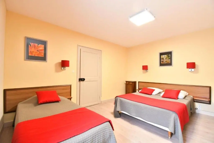 Standard Triple room