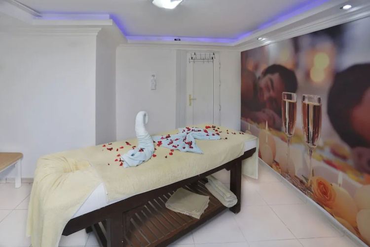 Ces Club Hotel