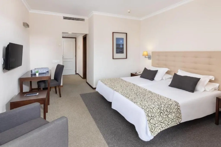 Twin room with sea view