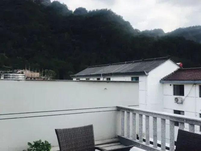 Tinghua B & B