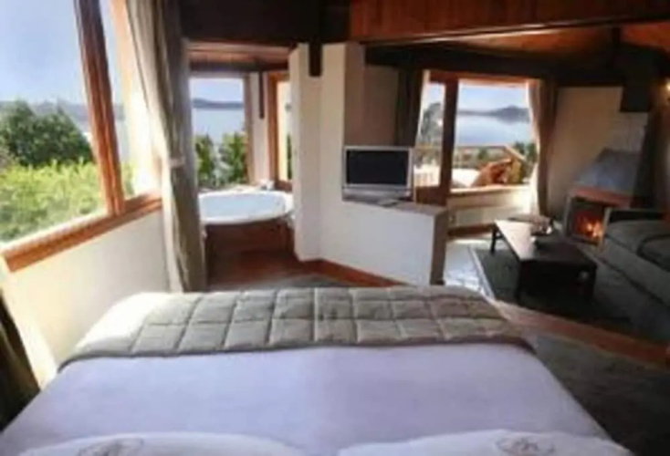 La Sirenuse Lake Suites