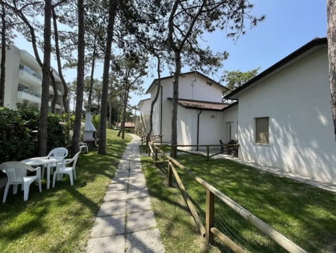 2 Bedrooms Apartment with balcony and with garden view