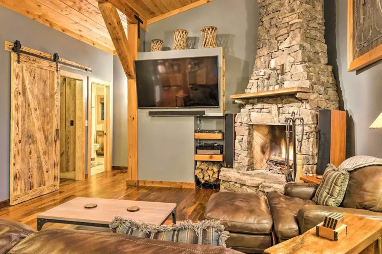 Peaceful Stony Point Getaway w/ Hot Tub & Views!