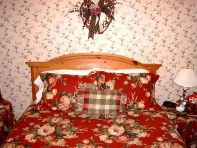 Brookview Manor Inn