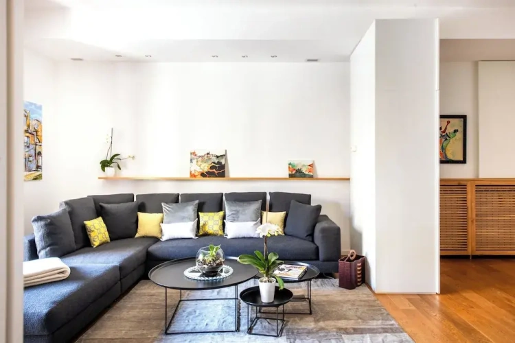 1 Bedroom Apartment with balcony and with courtyard view