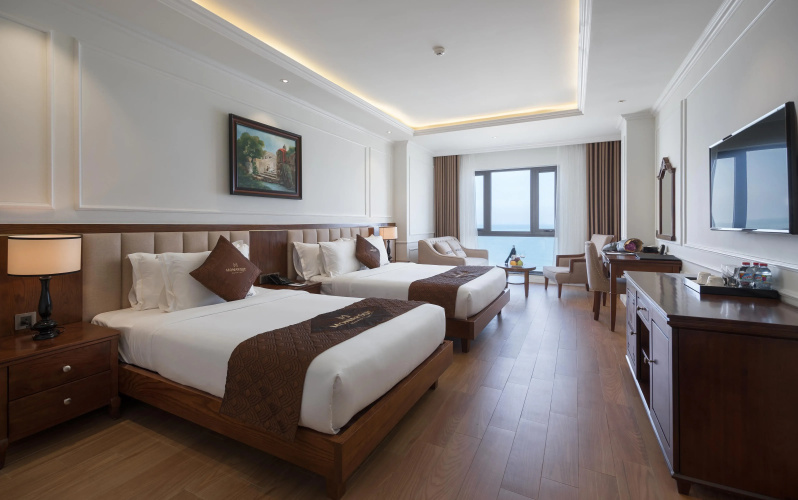 Monarque Hotel